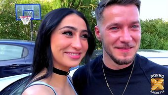 Pam Ve Didi, Kocaman Beyaz Aleti Paylaşan Iki Bomba Hatun.