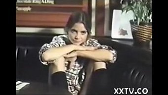 Tüylü Amcıklı Retro Amerikan Klasiği