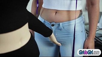 Lezbiyen Arkadaşlar Gabi Ve Jenna, Birbirlerini Dilleriyle Zevklendiriyorlar
