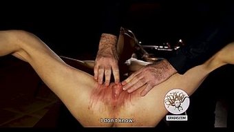 Bağlanmayı Ve Kırbaçlanmayı Seven Genç Bir Kızla Bdsm Oyunu