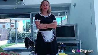Ispanyol Milf Büyük Poposunu Arkadan Siktiriyor
