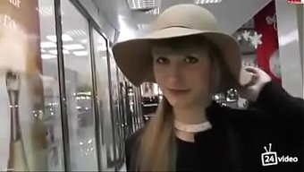 Halka Açık Yüzüne Boşalma: Desert Angel, Dağınık Bir Cumshot Alıyor