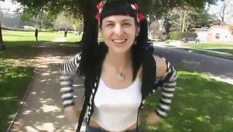 Bailey Jay'In Baştan Çıkarıcı Yetenekleri Sergileniyor