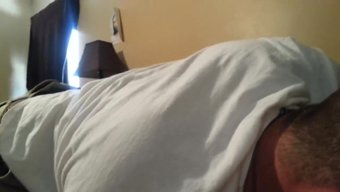 Kız Arkadaşına Oral Zevk Veren Adamın Ev Yapımı Videosu