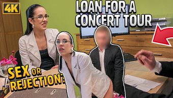 Esmer Genç (18+), Yakın Çekim Videoda Bir Kredi Için Yaramazlık Yapıyor