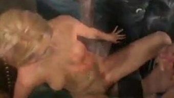 Ağızda Boşalma Ve Boşalma Ile Retro Gay Video