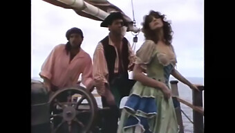 Kaptan Hooker Ve Peter Peter'In Büyük Yarrağı, Üniversiteli Porno Filmlerinde Emiyor