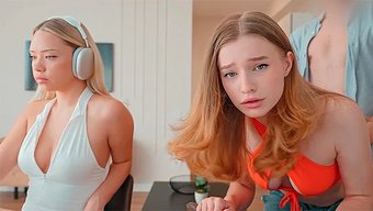 Sevgilisiyle Cowgirl Sürüşü Sırasında Yoğun Göz Teması