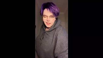 Dolgun Kıvrımlara Sahip Dolgun Güzellik Ve Baştan Çıkarıcı Bir Derriere