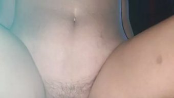 Yaşlı Kadın Fransız Ev Yapımı Videoda Göğüslerini Sürüyor Ve Okşuyor