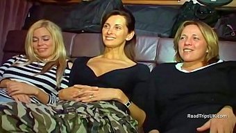 Angie Ve Anabel'In Bir Milf Ev Sahibiyle Amatör Zevk Yolculuğu.