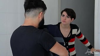 Kız Arkadaşım Beni Kovdu Ve Onun Yerine Üvey Kız Kardeşiyle Seviştim.