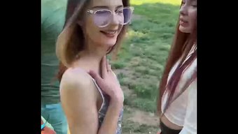 Güzel Kızın Hareketleri Kelimelerden Daha Samimi.