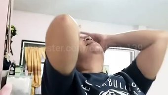 Olgun Taylandlı Bebek Göğüslerini Sergiliyor Ve Hd'De Mastürbasyon Yapıyor