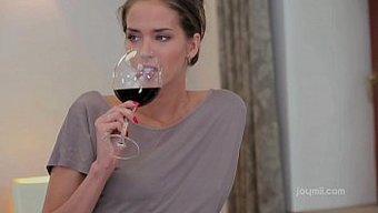 Silvie Deluxe'Un Mükemmel Göğüsleri, Sert Bir Videoda Spermlerle Kaplı