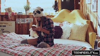 Shyla Ryder'In Üvey Babasının Creampie'Sinden Gözleri Bağlı Sürprizi