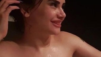 Naz Mila'Nın Büyük Doğal Göğüsleri Bu Avrupa Pornosunda Merkez Sahneyi Alıyor