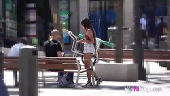Esmer Bomba, Rastgele Erkekleri Vahşi Bir Zevk Yolculuğu Için Baştan Çıkarıyor