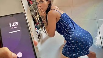 Kıvrımlı Vücutlu Komşum, Sıcak Bir Ispanyol Porno Sahnesi Için Bana Boyun Eğiyor.