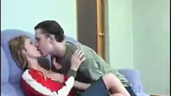 Anne Ve Üvey Oğlu Hd Videoda Sıcak Anal Seksin Tadını Çıkarıyorlar