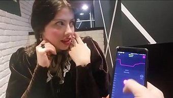 Ohmibod'Un Uzaktan Kumandalı Vibratörüyle Zevkinizi Kontrol Edin