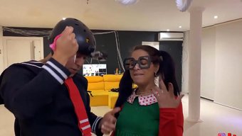 Natalia Prado Ve Kiko Ve Chika'Nın Büyük Sikler Ve File Çoraplarla Bdsm Parodisi.