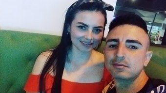 Büyük Popolu Ve Piercingli Genç Bir Motelde Baştan Çıkarılıyor Ve Sikişiyor