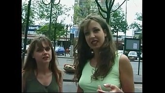 Büyük Popolu Milf, Sıcak Bir Anal Seansında Siyah Bir Erkekle Başa Çıkıyor