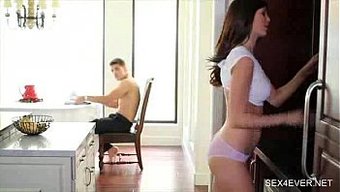 Sex4ever.Net'Te Sıcak Bir Model Ve Muz Eylemini Izleyin