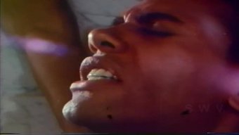 Lisa'Nın Iyi Donanımlı Bir Adamla Yaşadığı Retro Bir Porno Videosu.