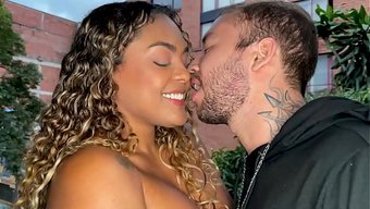 Carla Morelli, Kocaman Doğal Götüyle Siyahi Bir Milf, Tahrik Etmeye Bayılıyor.