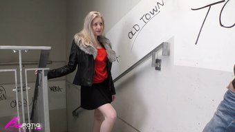 Üniversiteli Kız Tinder'Da Sakso Çekiyor Ve Sikişiyor