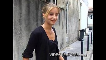 Ilk Kez 18 Yaşındaki Sarışın Genç, Seçmelere Katılırken Sakso Çekiyor