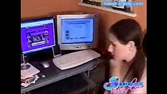 Esmer Genç Adana, Güzel Amını Tek Başına Videoda Sergiliyor