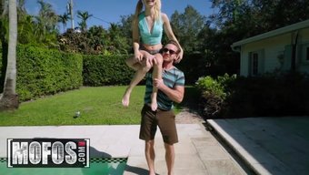 Anastasia Knight'In Sarışın Braceface'I Zevk Için Yalvarıyor