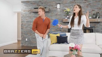 Esmer Genç Chloe Surreal, Büyük Bir Yarakla Sert Seksin Tadını Çıkarıyor