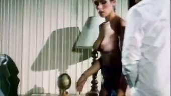 Avrupalı Lezbiyenler Klasik 1985 Videosunda Oral Zevke Dalıyor