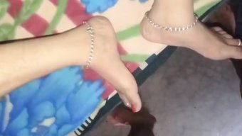 Güzel Şişman Kadınlar Yakın Çekim Am Yalama Ve Sikişin Tadını Çıkarıyor