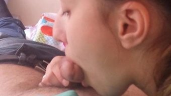 Avrupalı Fahişe, Bir Profesyonel Gibi Bir Yarrağı Nasıl Emeceğini Biliyor