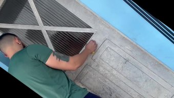 Teslimatçı Işini Iyi Yaptı Ve Arjantin Ve Brezilya'Dan Yemek Sipariş Etti.