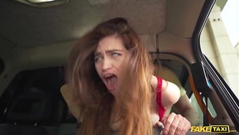 Aktris, Fake Taxi'De Dar Amına Hızlıca Koca Bir Alet Istiyor.