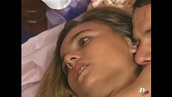 Büyük Doğal Göğüslü Brezilyalı Porno Yıldızı Anal Videoda