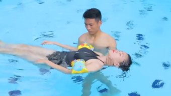 Suda Yüzme Ve Masaj Yapma Sanatını Öğrenin
