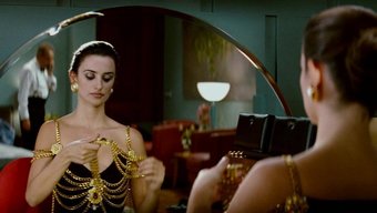 Penelope Cruz'Un Büyük Doğal Göğüsleri Hareket Halinde