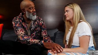 Sarışın Genç Wisconsin Tiff, Bbc Fragmanı Shaundam'In Aletine Biniyor.
