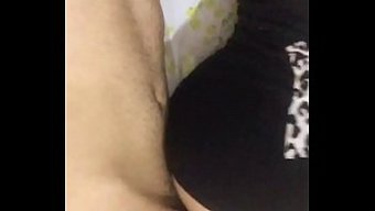 Partide Sıcak Bir Gençle Yoğun Mastürbasyon Ve Orgiya
