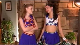 Georgia Jones Ve Faye Reagan'In Sıcak Lezbiyen Buluşması