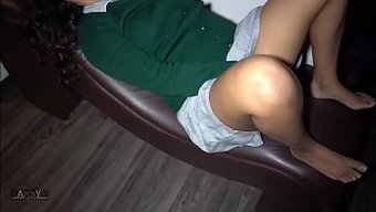 Okuldan Sonra, Genç Okul Kızı Siyah Eğitmeninden Oral Creampie Alıyor