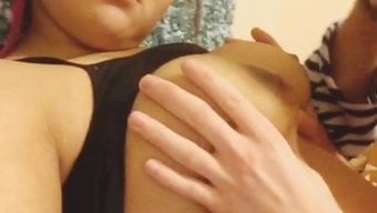 Sert Ve Karmaşık Bir Porno Sahnesi, Boğulma, Öpüşme Ve Kıçta Büyük Bir Yüz Boşalması Ile.