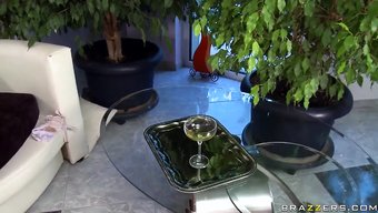 Avrupalı Milf Sandra Romain, Ters Cowgirl Pozisyonunda Anal Seks Alıyor